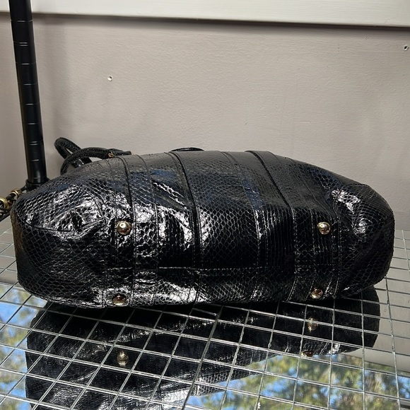 Bloomingdale’s Black Snakeskin Satchel Zip Top & Flap Shoulder Bag - Picture 4 of 8